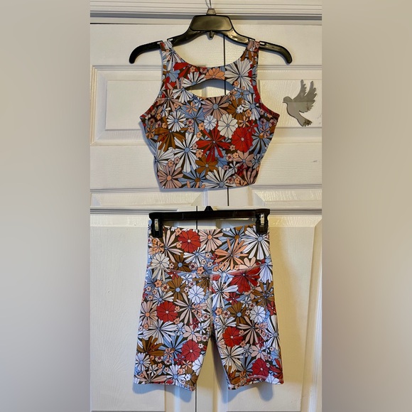 SO Floral Athletic Set Size Small - Picture 1 of 6